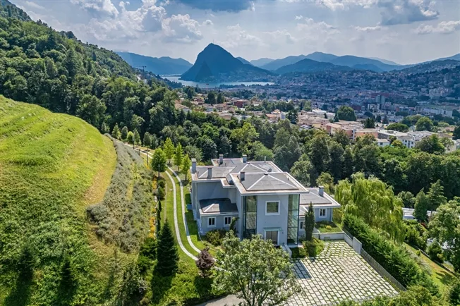 10 Zimmer Villa in Sorengo – Foto 2 von 13
