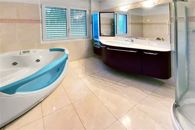 8 Zimmer Villa in Gentilino – Foto 8 von 12