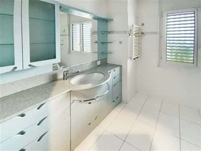 8 Zimmer Villa in Gentilino – Foto 9 von 12