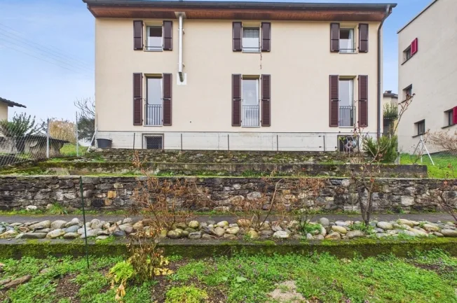 Casa unifamiliare di 4 ½ locali con appartamentino indipendente di 2 ½ locali – photo 1 of 14