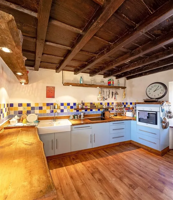 Grande casa di nucleo ad Astano – foto 5 di 13