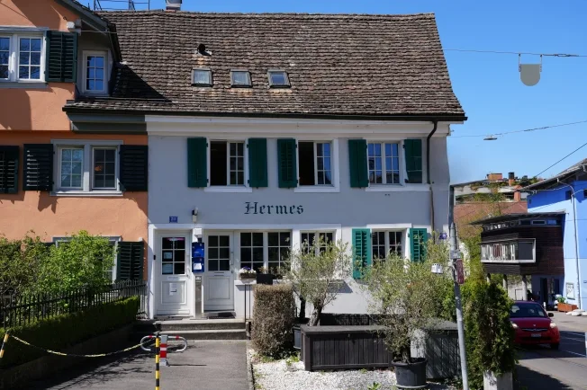 11 Zimmer Mehrfamilienhaus in Zürich – photo 2 of 4