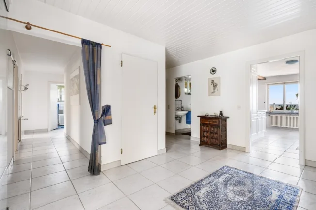 7 Zimmer Einfamilienhaus in Fällanden – photo 2 sur 12