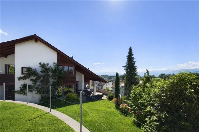9 Zimmer Einfamilienhaus in Hombrechtikon – photo 2 of 9