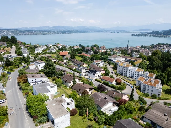 11 Zimmer Doppeleinfamilienhaus in Richterswil – Foto 2 von 4