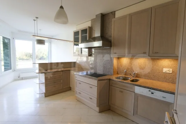 6 Zimmer Wohnung, 1290 Versoix