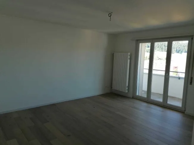 4 Zimmer Wohnung, 2400 Le Locle