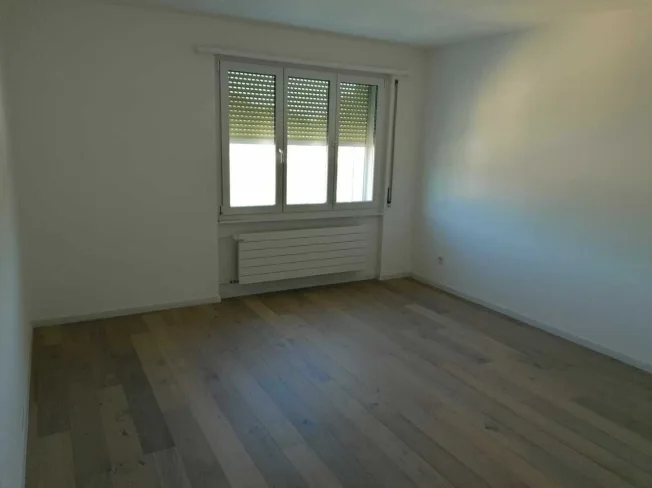 4 Zimmer Wohnung, 2400 Le Locle