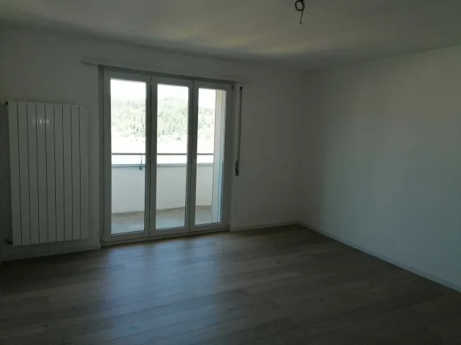 4 Zimmer Wohnung, 2400 Le Locle