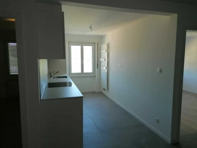 4 Zimmer Wohnung, 2400 Le Locle