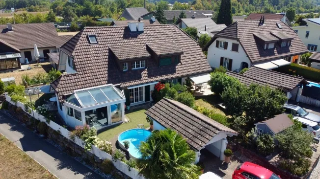 Casa a schiera con piscina e serra – foto 18 di 19