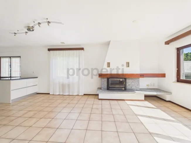 4.5 Zimmer Wohnung, 6532 Castione