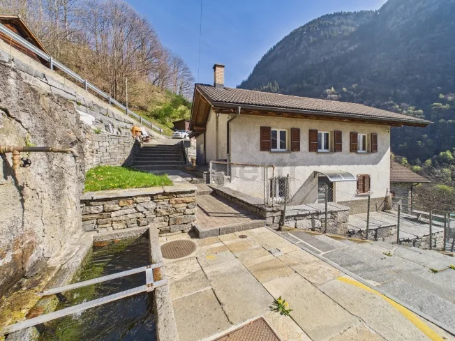 4.5 Zimmer Einfamilienhaus, 6542 Buseno