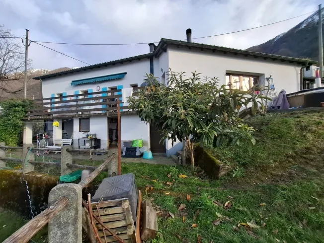 4 Zimmer Einfamilienhaus, 6574 Vira (Gambarogno)