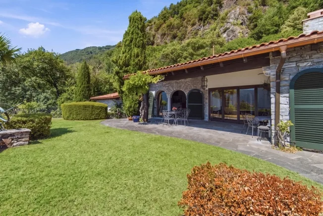 11.5 Zimmer Villa in Ronco sopra Ascona – photo 3 sur 14