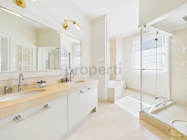 5.5 Zimmer Wohnung, 6927 Agra