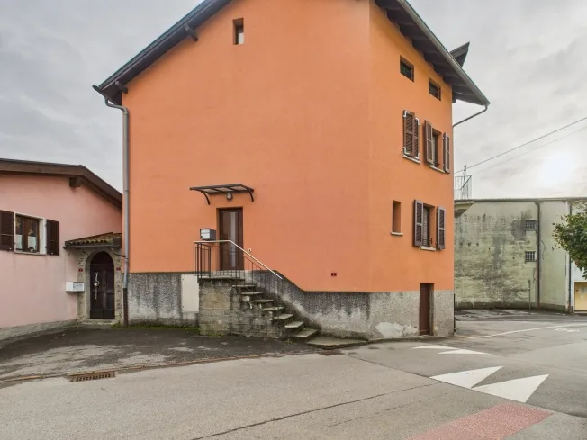 5 Zimmer Reihenfamilienhaus, 6986 Novaggio