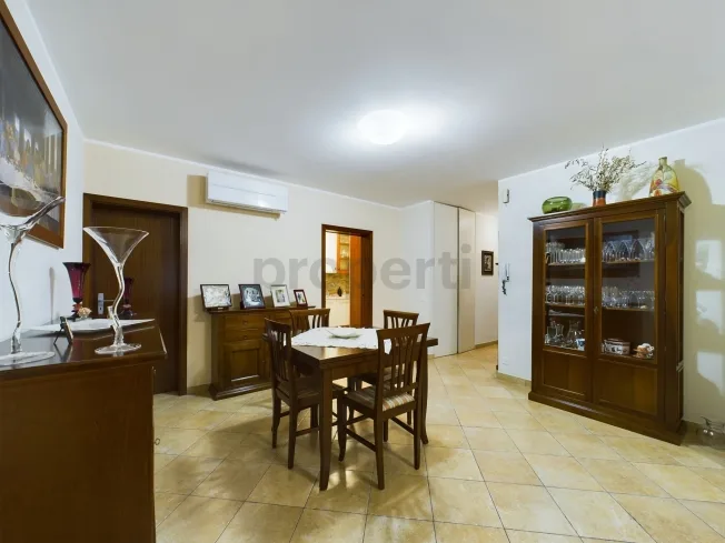 4.5 Zimmer Wohnung, 6987 Caslano