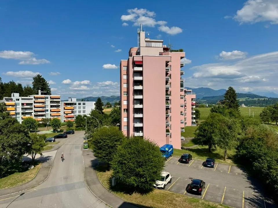 Bright 4.5-room apartment with balcony