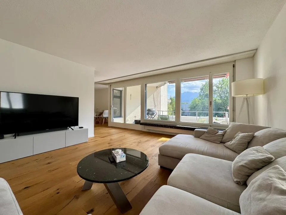 Bright 4.5-room apartment with balcony