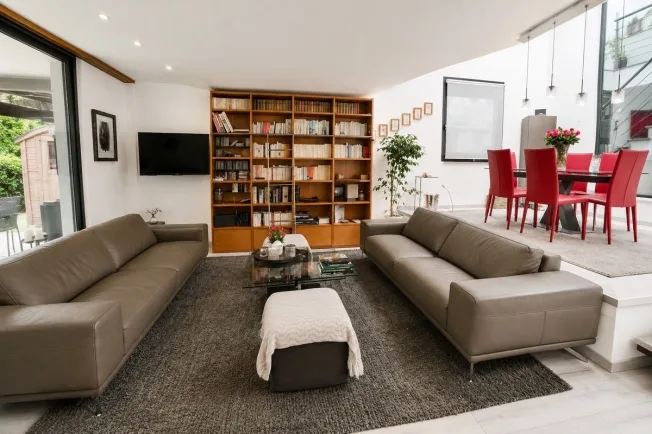 7 Zimmer Reihenfamilienhaus, 1093 La Conversion