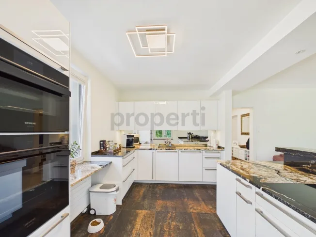 Appartement de 4,5 pièces dans un immeuble ancien, avec aménagement intérieur de haute qualité - à seulement 5 minutes à pied de la gare d'Aarau – photo 4 sur 26
