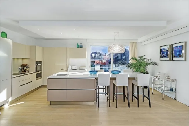 4.5 Zimmer Wohnung, 1009 Pully