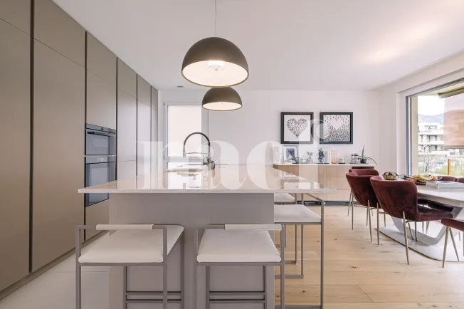 5 Zimmer Wohnung, 1256 Troinex