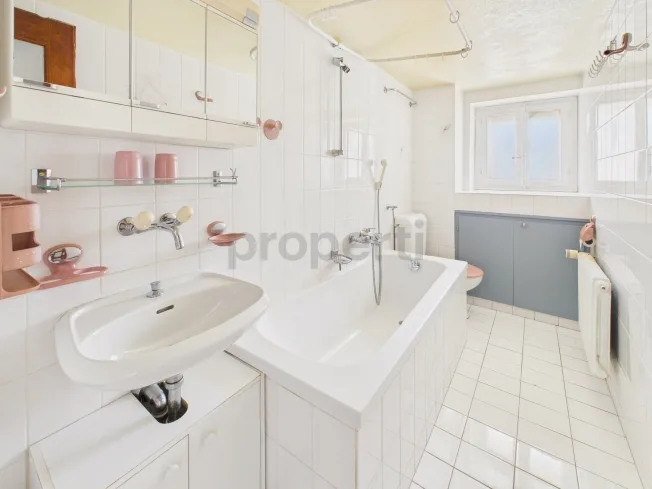 4.5 Zimmer Wohnung, 1978 Lens