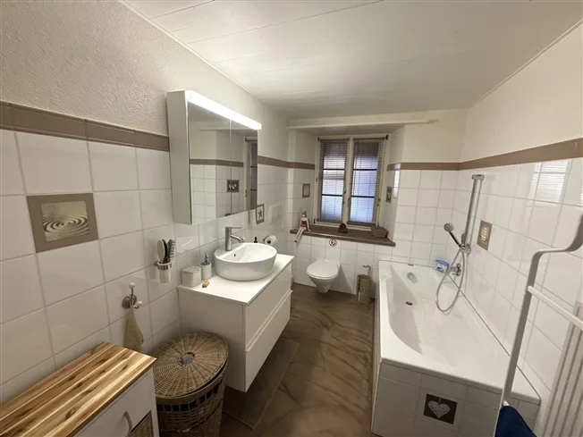 3.5 Zimmer Wohnung, 2762 Roches BE