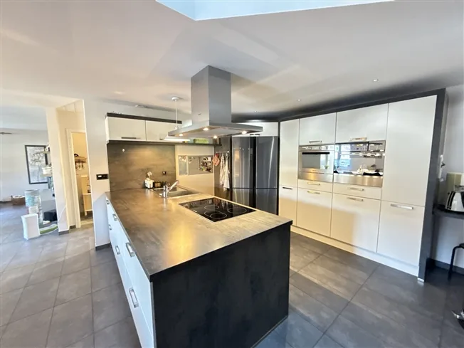6.5 Zimmer Wohnung, 2762 Roches BE