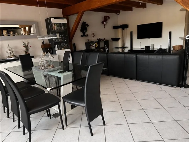 5 Zimmer Attikawohnung, 2852 Courtételle