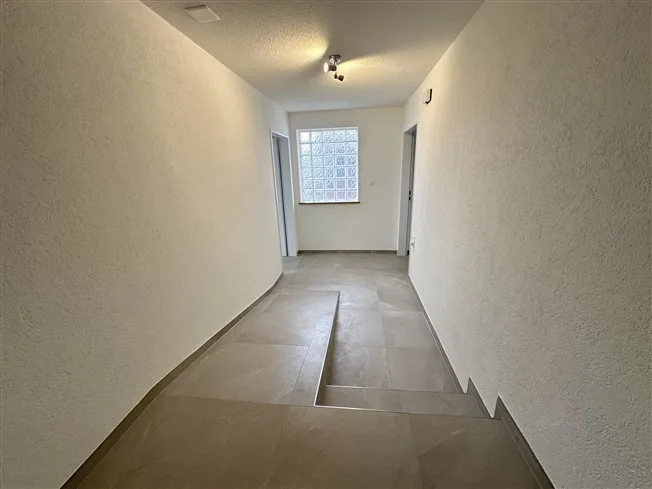 4.5 Zimmer Wohnung, 2942 Alle
