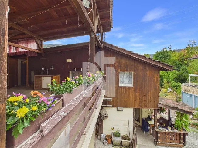 Naturnah wohnen mit rustikalem Charme und grosszügiger Terrasse – Foto 2 von 13