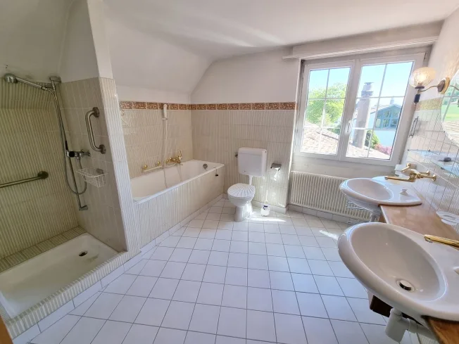 8.5 Zimmer Landhaus, 5734 Reinach AG