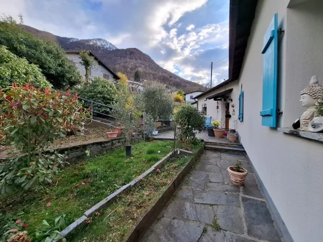 4 Zimmer Einfamilienhaus, 6574 Vira (Gambarogno)