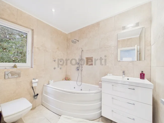4.5 Zimmer Villa, 6922 Morcote