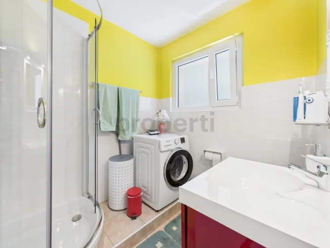 5.5 Zimmer Villa, 6984 Pura