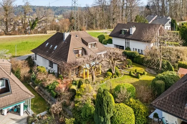 6 Zimmer Einfamilienhaus in Langnau am Albis – photo 2 sur 12