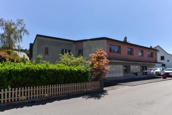 Renovationsobjekt mit Potential für Zweifamilien- oder Wohngewerbehaus – Foto 1 von 18