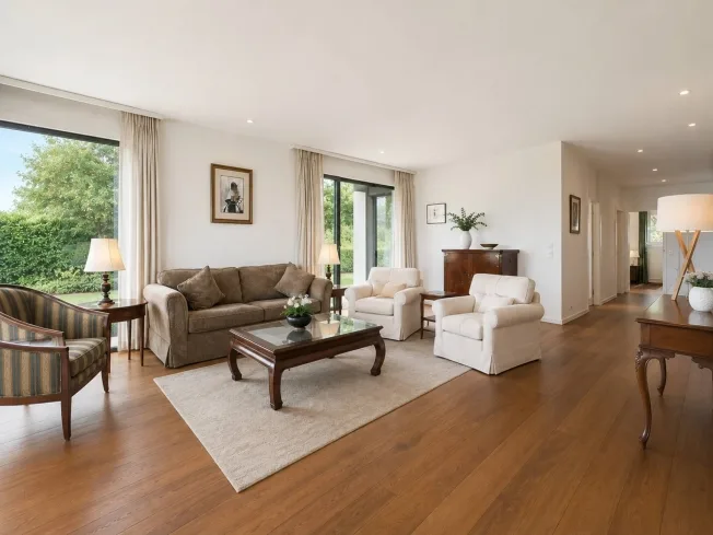 High-standard apartment of over 360 m2 with a view of the lake – photo 16 of 26