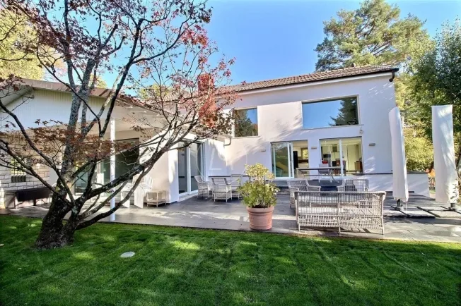 9 Zimmer Einfamilienhaus in Chambésy – Foto 2 von 20