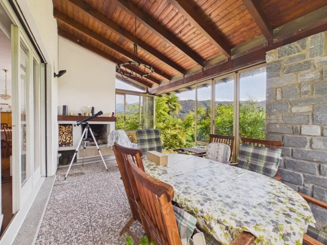 Terreno di 1000 m², ampio potenziale di ristrutturazione e pergola con camino – foto 11 di 43