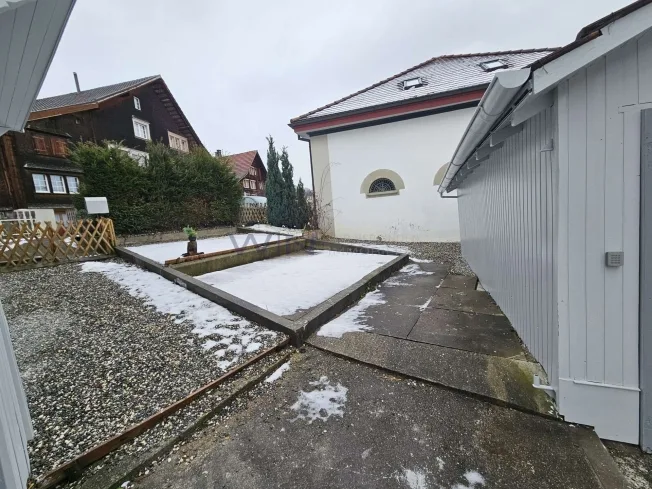 Old building charm with mountain view and private garden – photo 10 of 13