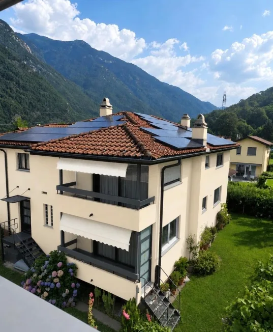 Attico in villa bifamiliare ad Arbedo-Castione, completamente rinnovato – foto 1 di 24