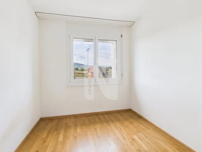 3.5-Zimmer-Wohnung in Rheinnähe mit 15 m² Balkon, Lift und Weitblick – Foto 5 von 12