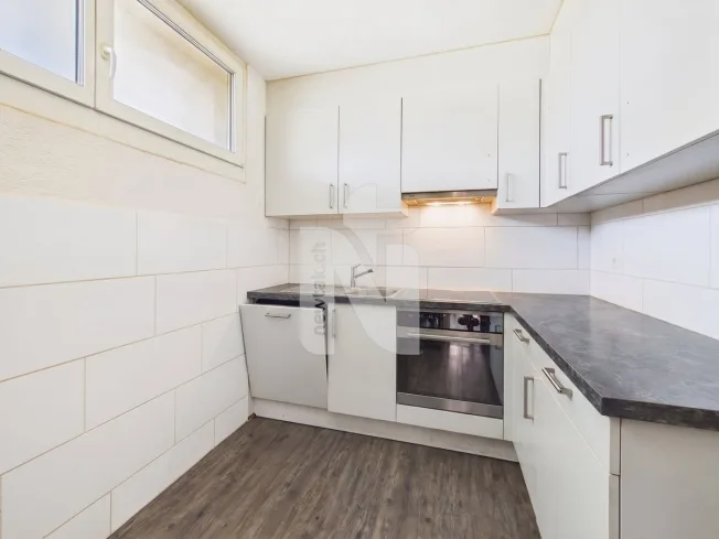 3.5-Zimmer-Wohnung in Rheinnähe mit 15 m² Balkon, Lift und Weitblick – Foto 3 von 12