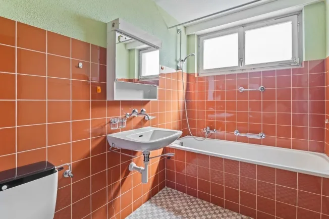 Maison mitoyenne familiale avec deux espaces de jardin, vue panoramique et garage – photo 13 sur 13