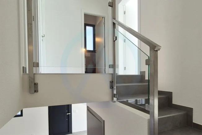 Magnifica villa bifamiliare con vista sulle montagne nelle alture di Sion – foto 21 di 26
