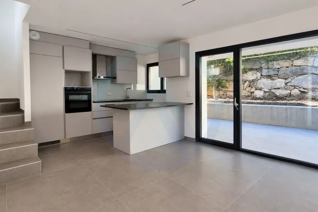 Magnifica villa bifamiliare con vista sulle montagne nelle alture di Sion – foto 17 di 26